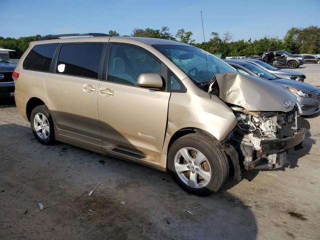 2013 Toyota Sienna LE