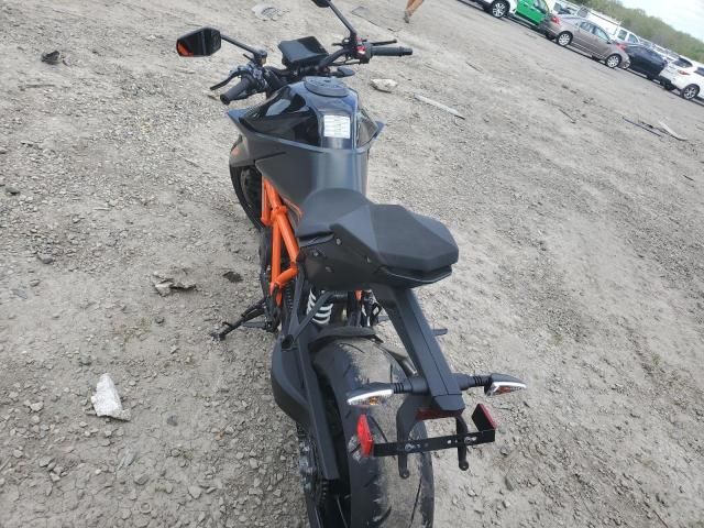 2021 KTM 1290 Super Duke R