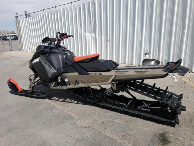 2022 Bombardier Snowmobile