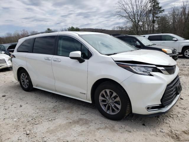 2021 Toyota Sienna XLE