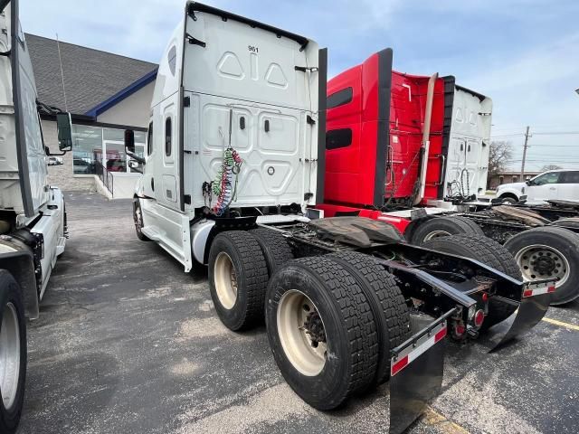 2020 Freightliner Cascadia 126