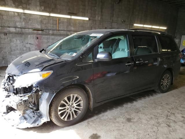 2020 Toyota Sienna XLE