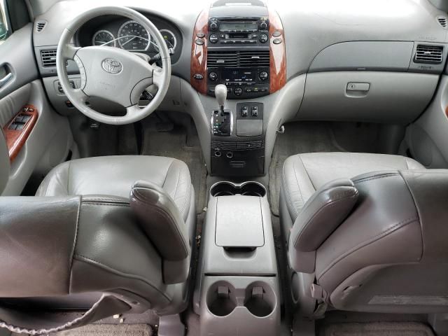 2004 Toyota Sienna XLE