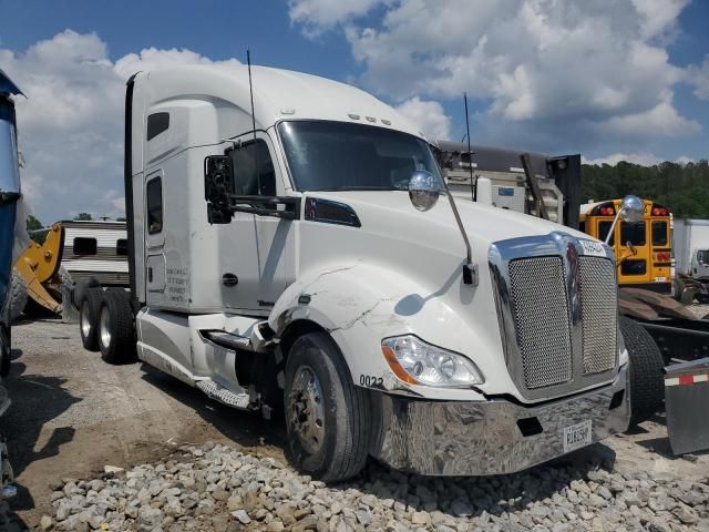 2017 Kenworth Construction T680