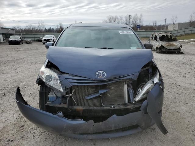 2016 Toyota Sienna LE