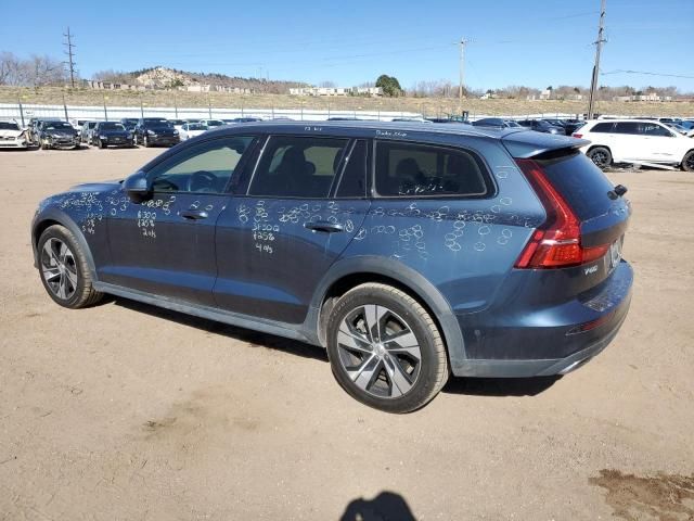 2020 Volvo V60 Cross Country T5 Momentum