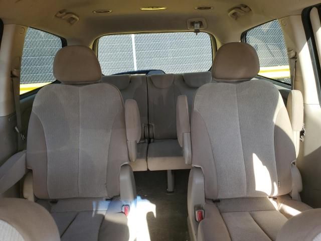 2012 KIA Sedona LX