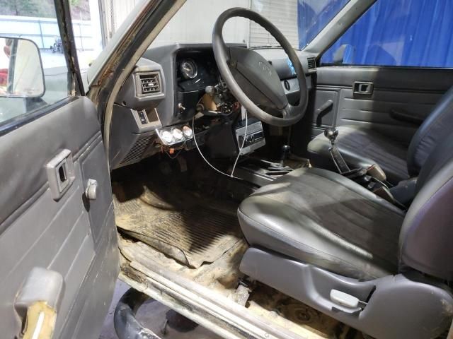 1984 Toyota Pickup Xtracab RN66 SR5