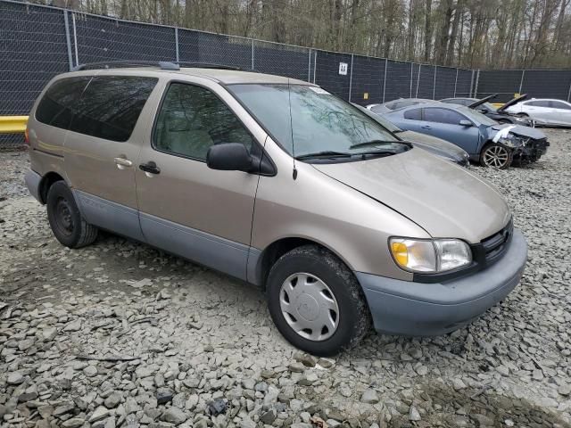 2000 Toyota Sienna LE