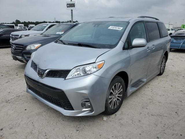 2020 Toyota Sienna XLE