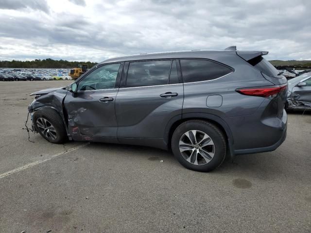 2022 Toyota Highlander Hybrid XLE