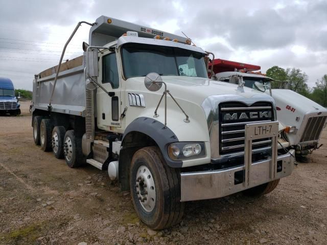 2017 Mack 700 GU700