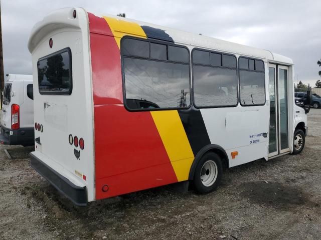 2015 Ford Econoline E350 Super Duty Cutaway Van