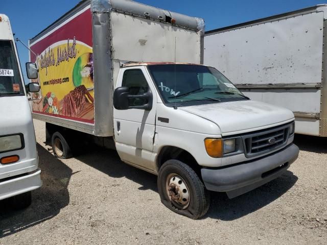 2004 Ford Econoline E350 Super Duty Cutaway Van