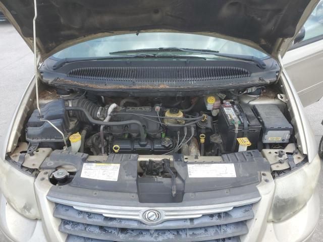 2005 Chrysler Town & Country LX