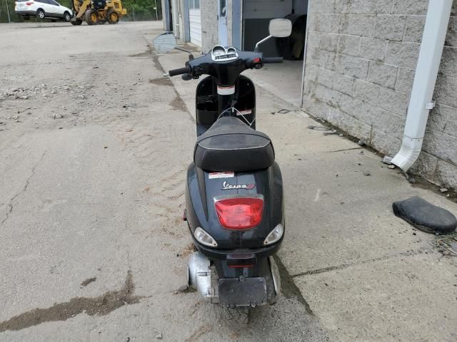 2010 Vespa LX 150