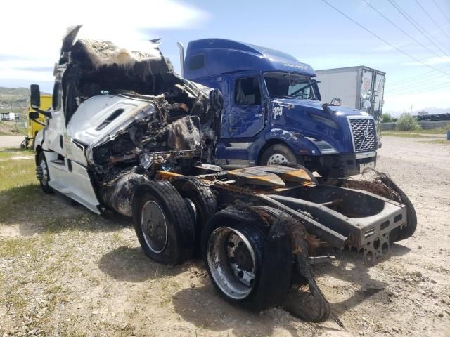 2020 Freightliner Cascadia 126