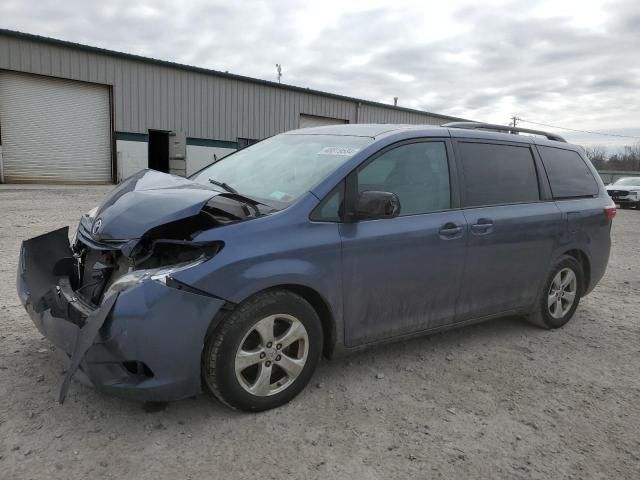 2016 Toyota Sienna LE