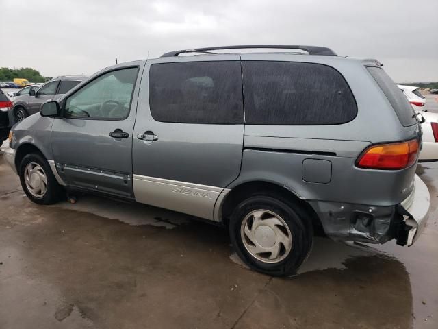 2000 Toyota Sienna LE