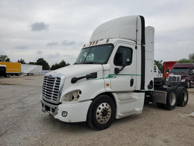 2015 Freightliner Cascadia 113