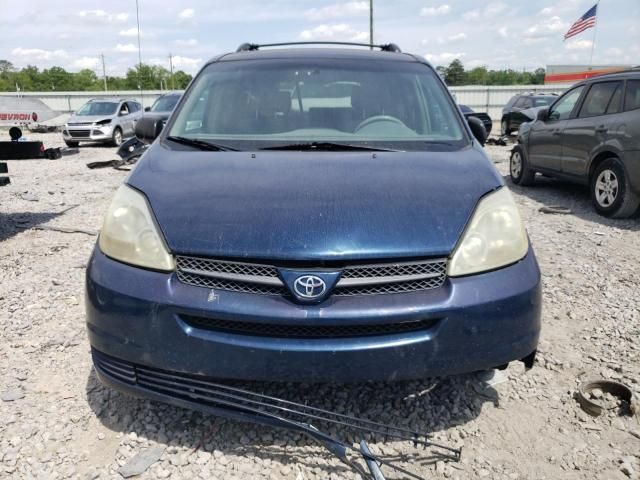 2004 Toyota Sienna CE