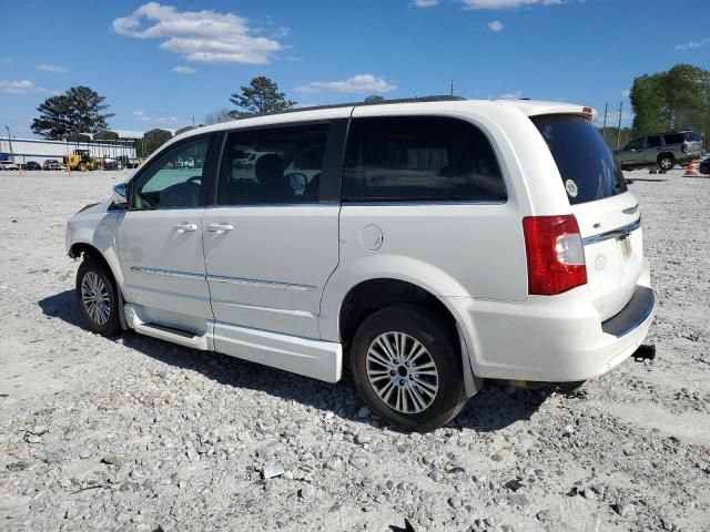 2013 Chrysler Town & Country Touring L