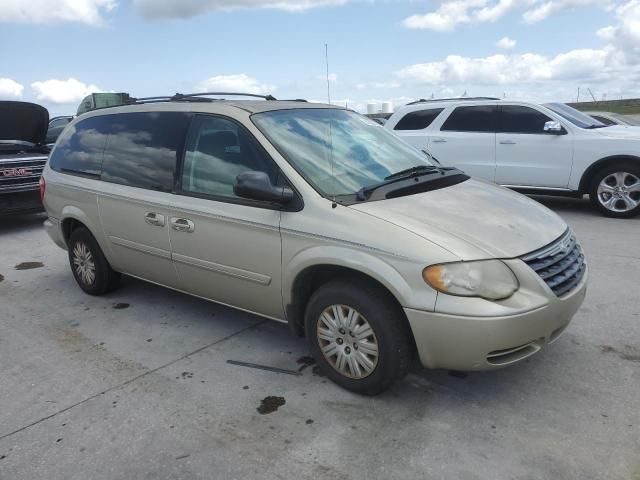 2005 Chrysler Town & Country LX