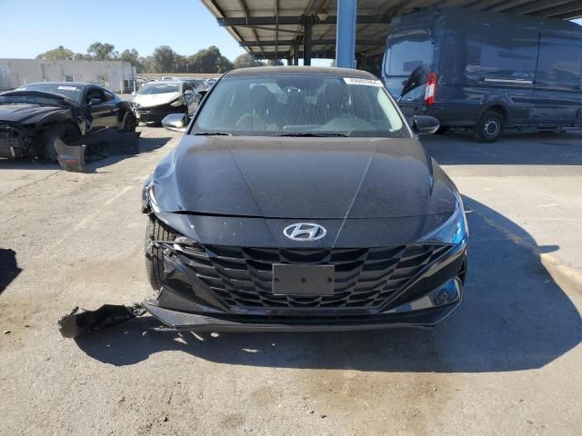 2022 Hyundai Elantra SE