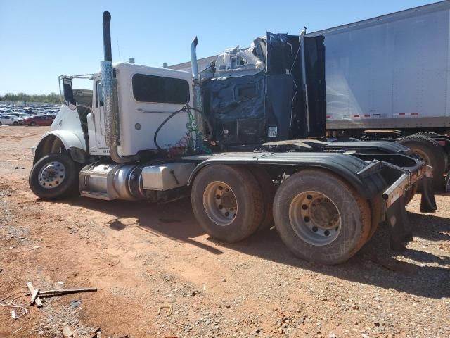 2017 Peterbilt 389