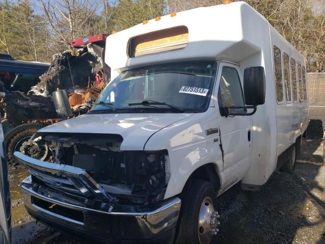 2015 Ford Econoline E350 Super Duty Cutaway Van