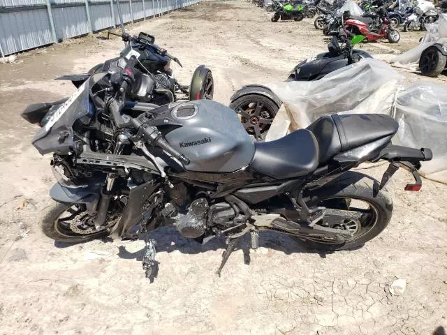 2024 Kawasaki EX650 P