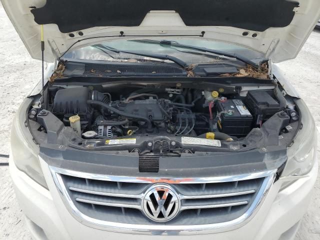 2010 Volkswagen Routan SE