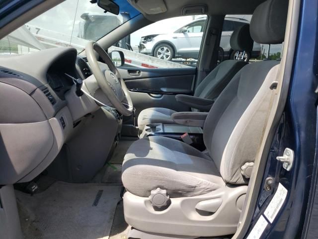 2004 Toyota Sienna CE