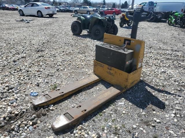 2001 Caterpillar Pallet PRO