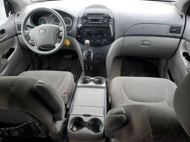 2004 Toyota Sienna LE