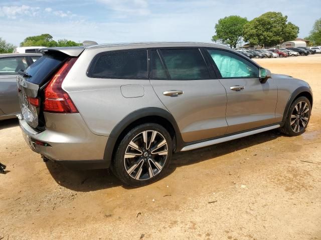 2020 Volvo V60 Cross Country T5 Momentum