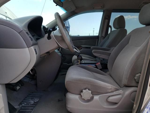 2004 Toyota Sienna CE