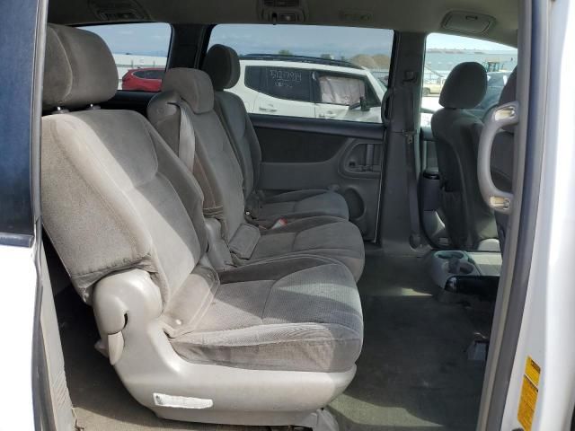 2005 Toyota Sienna CE