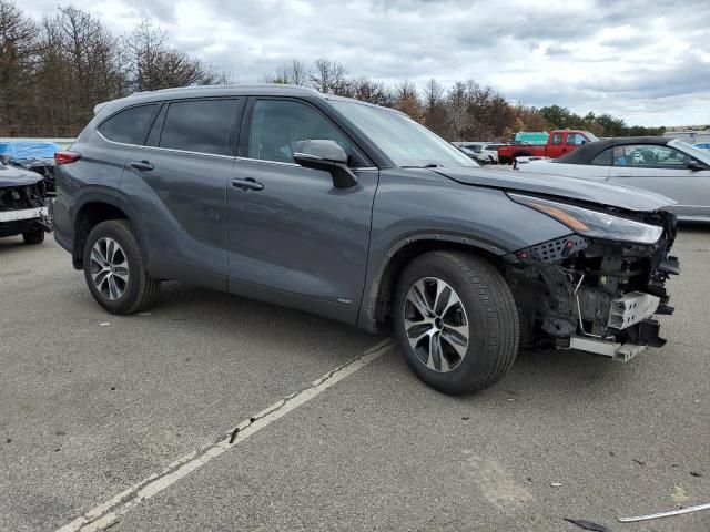 2022 Toyota Highlander Hybrid XLE