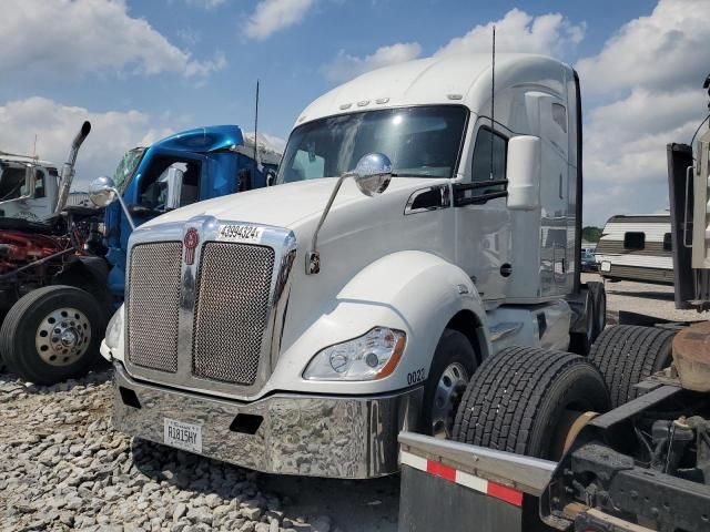 2017 Kenworth Construction T680