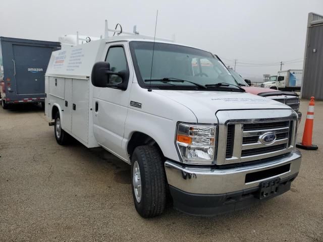 2022 Ford Econoline E350 Super Duty Cutaway Van