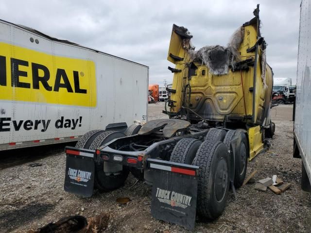 2020 Freightliner Cascadia 126