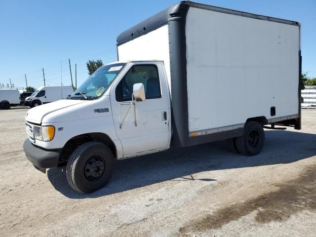 2002 Ford Econoline E350 Super Duty Cutaway Van