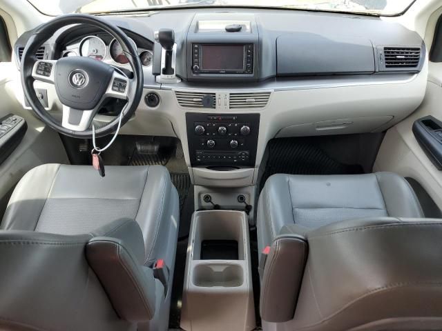 2013 Volkswagen Routan SE