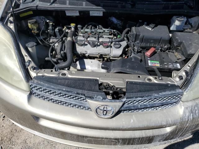 2004 Toyota Sienna CE