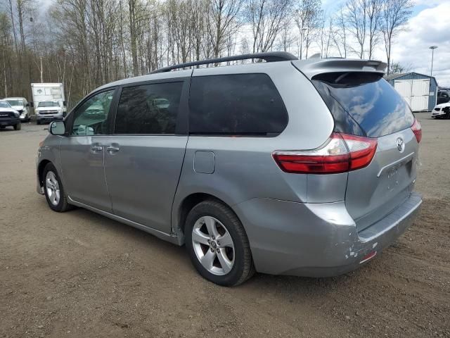 2018 Toyota Sienna LE