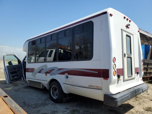 2011 Ford Econoline E450 Super Duty Cutaway Van