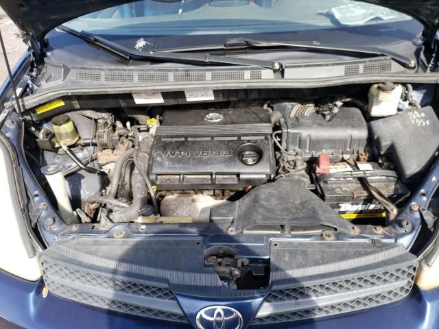 2004 Toyota Sienna XLE