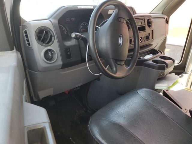 2012 Ford Econoline E350 Super Duty Cutaway Van