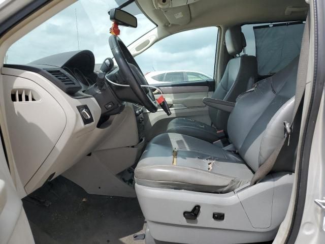 2011 Volkswagen Routan SE